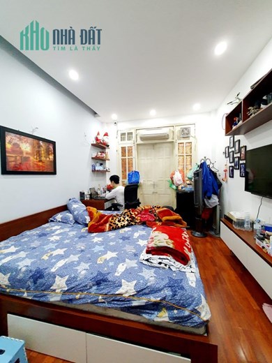 Bán nhà Mai Anh Tuấn, Đống Đa, 50m, 4T, 15m ra hồ, 2 thoáng, ở VIP, kd online.