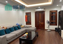 Mua bán nhà đất Phố Chùa Bộc, Quận Đống Đa 52m2 MT:10m chỉ 6,9 Tỷ gara ô tô, Kdoanh.