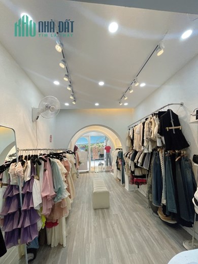 Sang nhượng cửa hàng thời trang mặt phố Thái Hà, địa chỉ 322 Thái Hà.