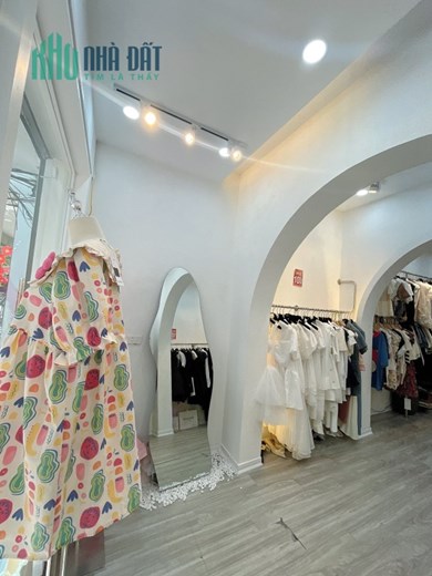 Sang nhượng cửa hàng thời trang mặt phố Thái Hà, địa chỉ 322 Thái Hà.