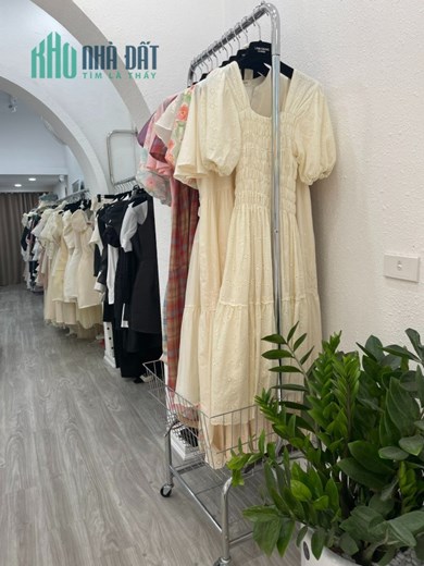 Sang nhượng cửa hàng thời trang mặt phố Thái Hà, địa chỉ 322 Thái Hà.