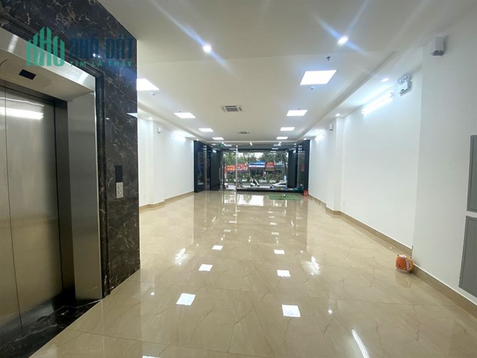Cho Thuê Tòa Văn Phòng 9 Tầng Mặt Phố Vũ Tông Phan. DT 105m2. Giá 100 Tr/th