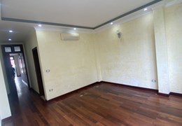 Cho thuê văn phòng phố Trung Kính 60M Tầng 5, Giá 8 Triệu, Thang Máy