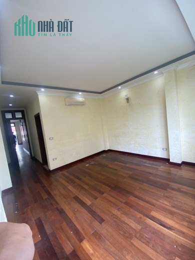 Cho thuê văn phòng phố Trung Kính 60M Tầng 5, Giá 8 Triệu, Thang Máy