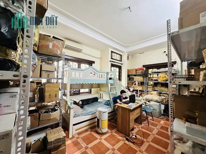 Bán nhà Hoàng Cầu hàng xóm Quận Uỷ Đống Đa, Ô tô vào nhà 4T, Mt 5m, Giá nhỉnh 5 tỷ.
