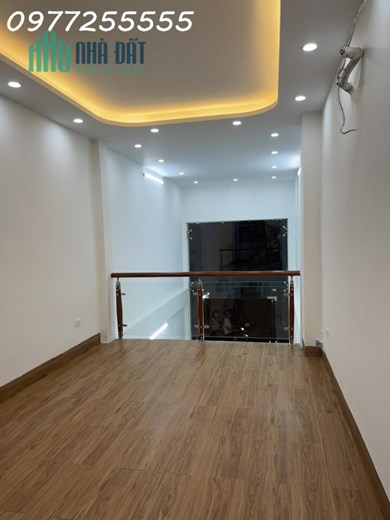 Chính chủ cần cho thuê 1 tầng mặt tiền kinh doanh và gác lửng Số 8 Ngõ 154 Ngọc Lâm- Long Biên - Hà