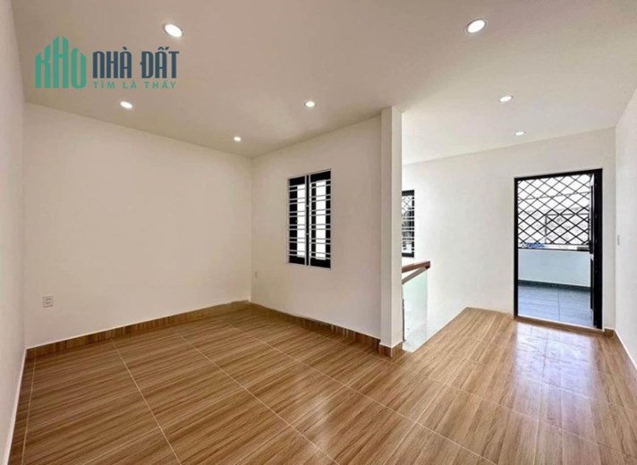Bán 2 căn nhà liền kề Miếu Hai Xã, 55m 4 tầng mới tinh, sân cổng GIÁ 3.99 tỉ