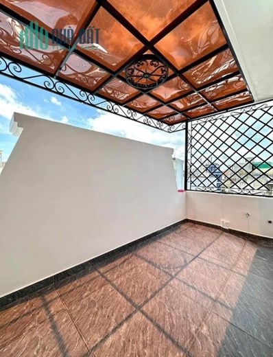 Bán 2 căn nhà liền kề Miếu Hai Xã, 55m 4 tầng mới tinh, sân cổng GIÁ 3.99 tỉ