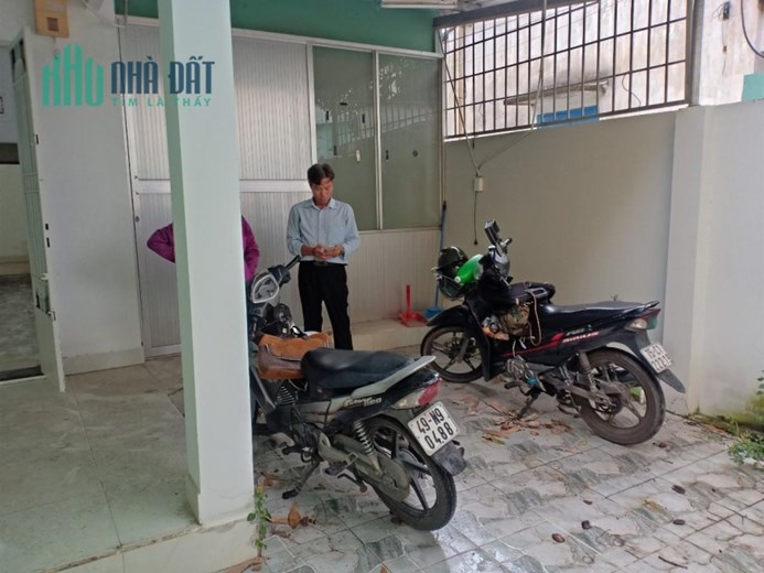 Nhà ngon đường số 4 Trường Thọ Thủ Đức, ngang gần 8m, hẻm ô tô, giá 6,7 tỷ.