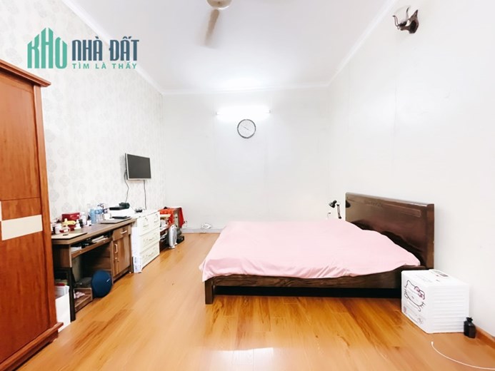 Chính Chủ Cho Thuê Cả Nhà 4Tầng Mặt Phố Quán Thánh Kinh Doanh Sầm Uất 0962932160