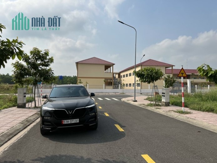 nhà em cần bán gấp lô đất đối diện trường cấp 2 nam an ,