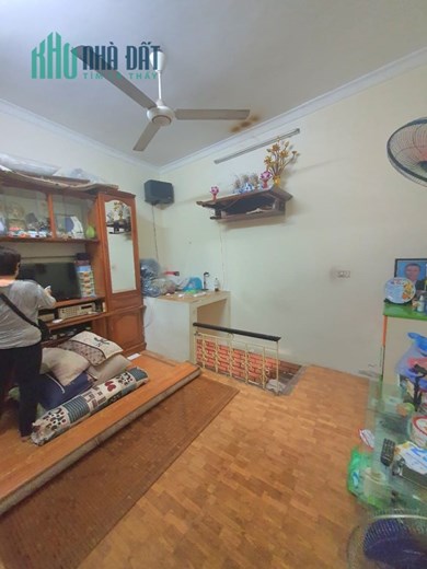 CHỦ CẦN BÁN NHÀ 3 TẦNG GẦN HỒ VĂN CHƯƠNG QUẬN ĐỐNG ĐA DT:23M2 SỔ ĐỎ MT: 4.2 M GIÁ:1.99 TỶ .