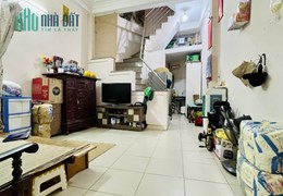 Bán nhà Ba Đình, 515 Hoàng Hoa Thám, cách đường QH 20m. DT: 70m2. 4,2 tỷ.