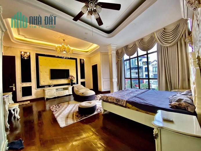 Bán Biệt Thự Tây Hồ, Nội thất Đẹp, View Hồ Tây, 42 tỷ