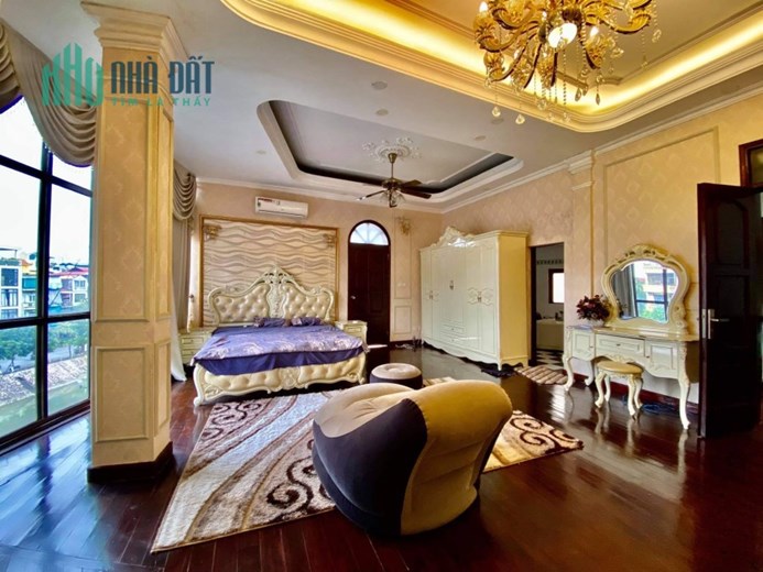 Bán Biệt Thự Tây Hồ, Nội thất Đẹp, View Hồ Tây, 42 tỷ