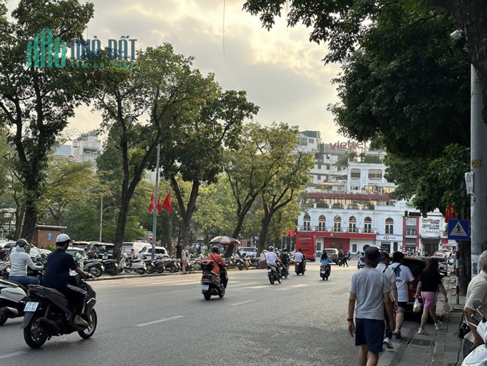 SIÊU HIẾM MP CẦU GỖ, HOÀN KIẾM, VỊ TRÍ VÀNG, HAI MẶT PHỐ 105M2*3 T, MT4.5M*HƠN 100 TỶ.