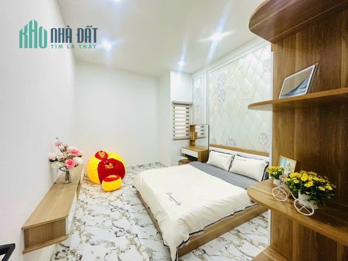 Cho thuê nhà sát công viên Gia định, 3 phòng full nội thất, 11 triệu rưỡi