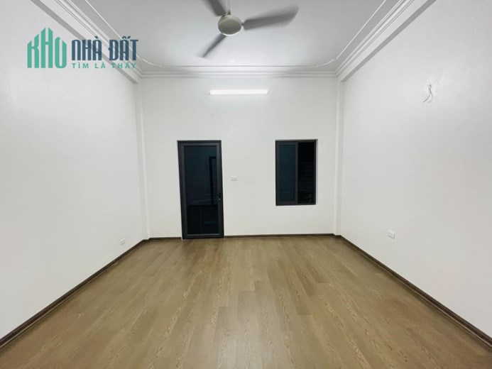 BÁN NHÀ PHỐ TÂN MAI, SIÊU ĐẸP FULL NỘI THẤT, Ô TÔ CÁCH 40M ĐẸP, 30/35M2*3PN*HƠN 3 TỶ.