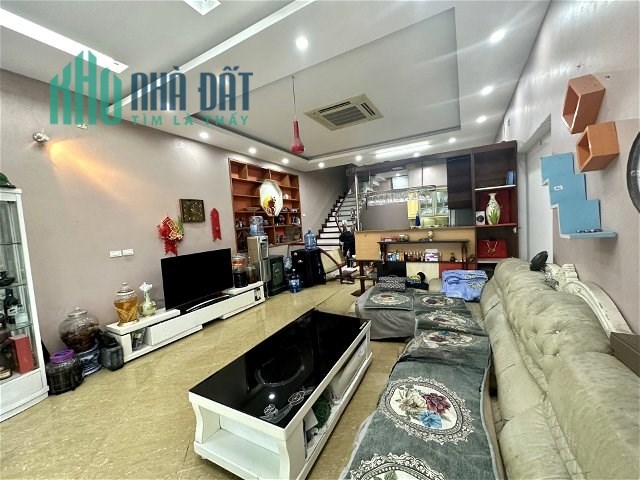 Mua bán nhà đất Phố Tôn Thất Tùng, Đống Đa 50m2 MT:10m giá nhỉnh 7Tỷ có gara.