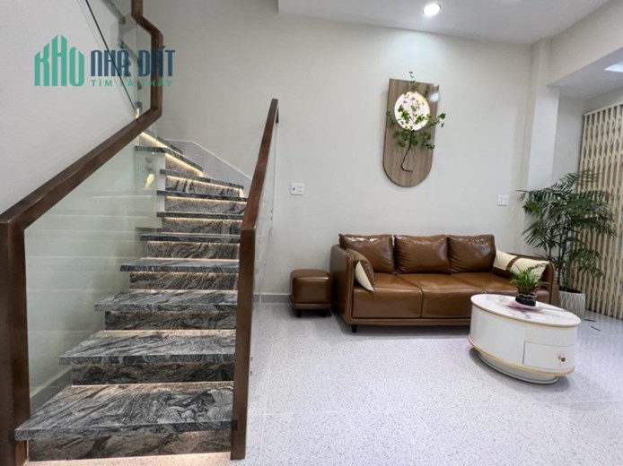 QUẬN 6 DIỆN TÍCH 38M2 (3.6X11) 3 TẦNG 3 PHÒNG NGỦ CHỈ 4 TỈ NHỈNH