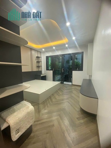 Bán gấp nhà Phố Phạm Huy Thông, Ba Đình 60m2 5 tầng MT 4,3m Ô tô, Thang máy, Gần hồ 10.8 tỷ