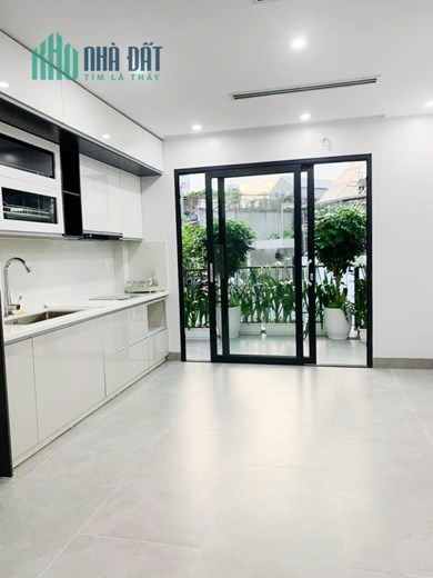 Bán gấp nhà Phố Phạm Huy Thông, Ba Đình 60m2 5 tầng MT 4,3m Ô tô, Thang máy, Gần hồ 10.8 tỷ