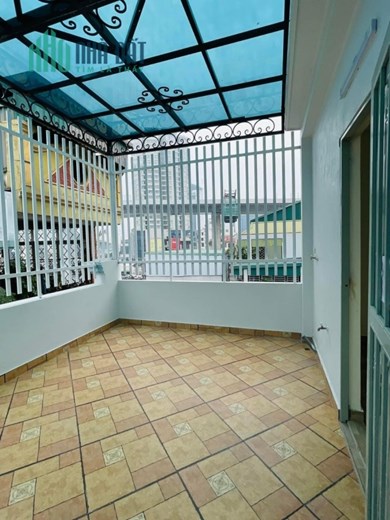 95m Mặt Tiền 5.1m Phố Lạc Long Quân. Lô Góc Ngõ Thông Tứ Tung Tiện Ích Ngập Tràn. Chủ Cần Bán Gấp
