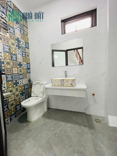 95m Mặt Tiền 5.1m Phố Lạc Long Quân. Lô Góc Ngõ Thông Tứ Tung Tiện Ích Ngập Tràn. Chủ Cần Bán Gấp
