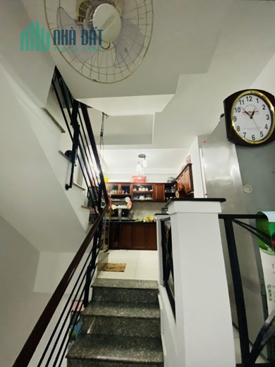 Nhà 1 xẹt Nguyễn Trọng Tuyển, P.2 Tân Bình, gần Lăng Cha Cả - Diện tích 3x9, 4 phòng ngủ, hẻm thông