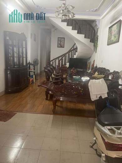Chính Chủ Cần cho thuê nhà 1 trệt 2 Lầu. Mặt tiền đường Đồng Khởi