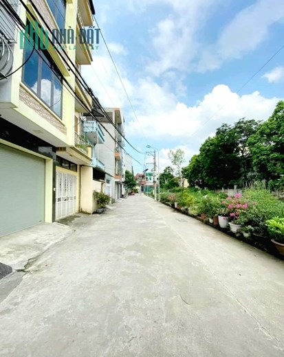 BÁN MẢNH ĐẤT VĂN HỘI- HỌC VIỆN TÀI CHÍNH - BẮC TỪ LIÊM  - Ô TÔ VÀO NHÀ !! VỊ TRÍ TRUNG TÂM -  DT 83