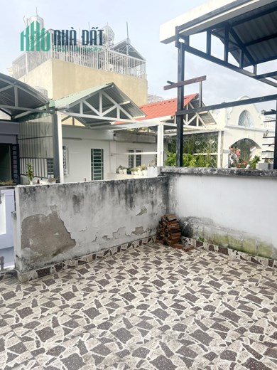 Cho thuê NNC 4 tầng hẻm xe hơi đường Bùi Minh Trực P6Q8 - 11 triệu