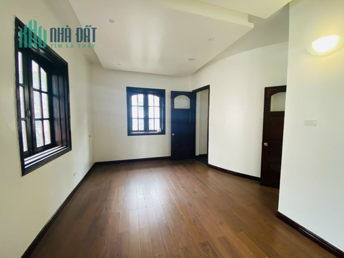Biệt thự Tô Ngọc Vân, Tây Hồ, lô góc, 200m2 x 4 tầng, Mt 15m. hạ chào 12,1 tỷ. giá mới 65.9 tỷ.