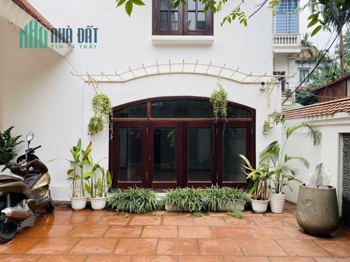Biệt thự Tô Ngọc Vân, Tây Hồ, lô góc, 200m2 x 4 tầng, Mt 15m. hạ chào 12,1 tỷ. giá mới 65.9 tỷ.