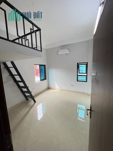 Bán nhà Trọ Triều Khúc 100m 9 tầng 38 phòng KK, gác xép, cửa sổ thoáng.Lh e Long.