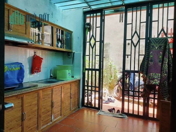 BÁN ĐẤT SẴN NHÀ 3 TẦNG LẠC LONG QUÂN, CẦU GIẤY - DIỆN TÍCH 70M2 - PHÂN LÔ - CẦU GIẤY - SÁT PHỐ -