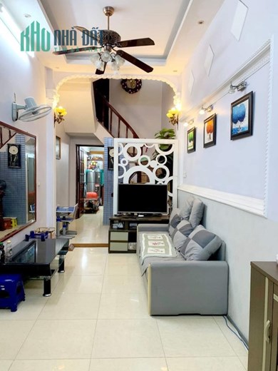Bán gấp nhà ngõ Phương Mai giá 4,8 tỷ, 45mx6T, Xe máy tránh nhau