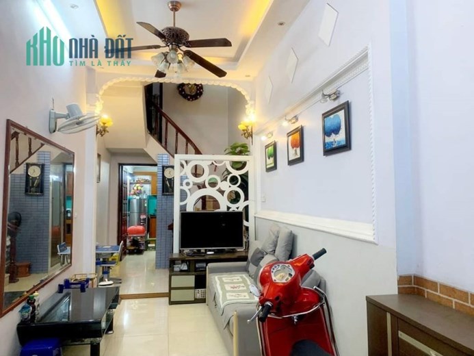 Bán gấp nhà ngõ Phương Mai giá 4,8 tỷ, 45mx6T, Xe máy tránh nhau