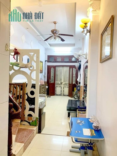 Bán gấp nhà ngõ Phương Mai giá 4,8 tỷ, 45mx6T, Xe máy tránh nhau