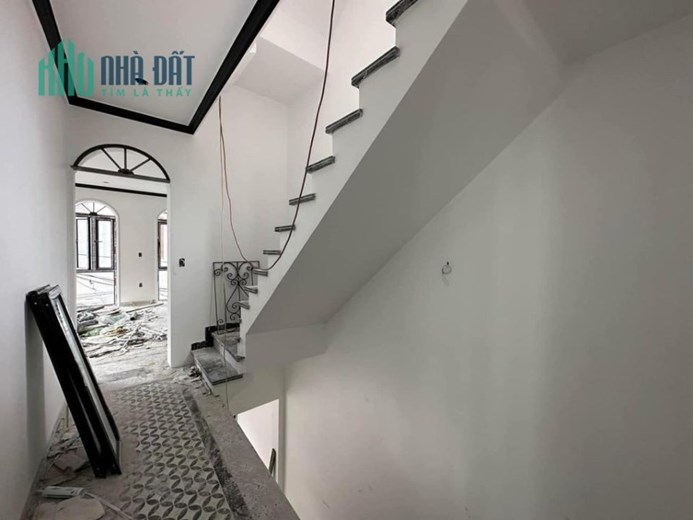 Bán nhà mặt đường Lý Hồng Nhât, mặt tiền cực rộng, GIÁ 6.5 tỉ 4 tầng mới tinh