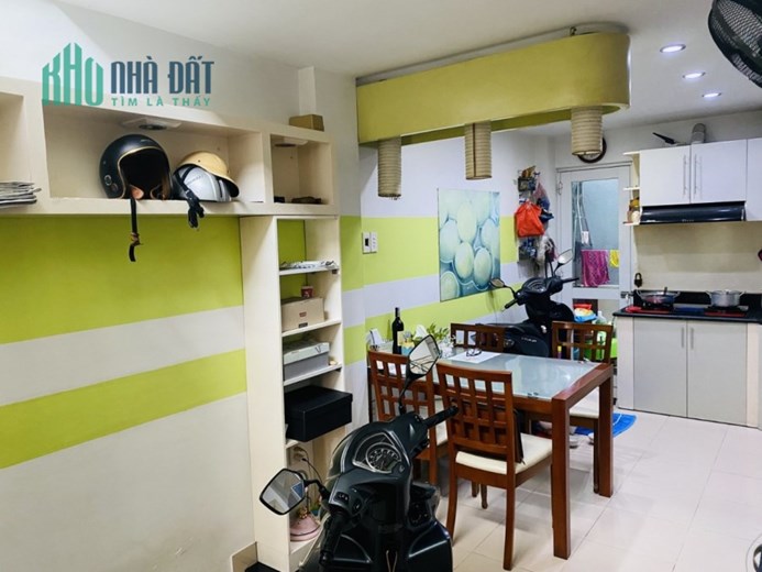 Bán gấp nhà ngộp Ba Tháng Hai Quận 11 38m2 3 tầng BTCT HXH chỉ nhỉnh 6 tỷ
