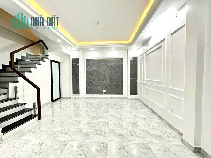 Bán nhà ngõ 299 Ngô Gia Tự 4 tầng mới tinh GIÁ 2.7 tỉ có sân cổng riêng