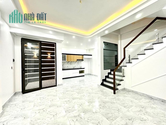 Bán nhà ngõ 299 Ngô Gia Tự 4 tầng mới tinh GIÁ 2.7 tỉ có sân cổng riêng