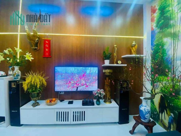 Bán GẤP nhà đẹp HXH gần Lê Văn Khương, Quận 12, 9x10m, 2 tầng, tặng NT