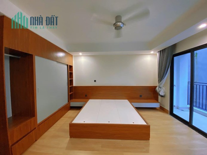 Bán tòa nhà 95m2 phố Âu Cơ, Tây Hồ 10 tầng Thang máy Dòng tiền 2 tỷ/năm Giá 20.5 tỷ