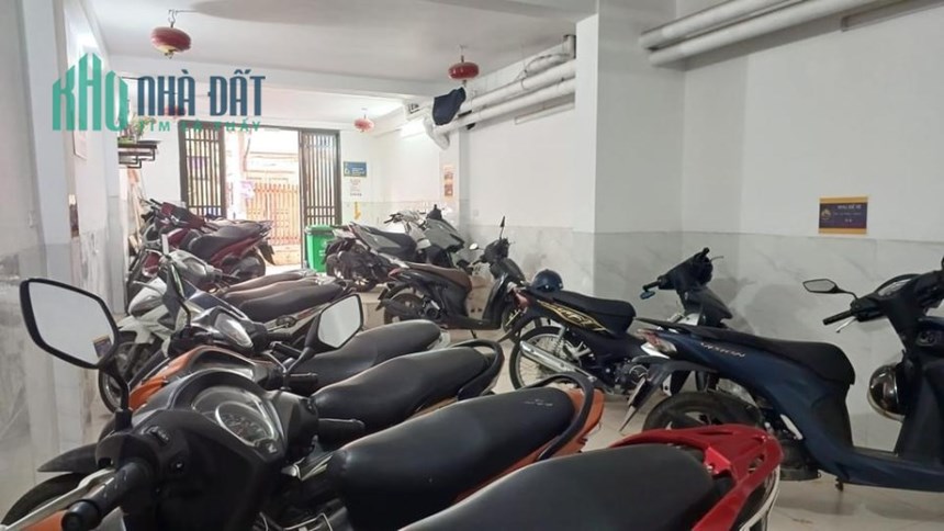 Bán nhà Kim Giang Thanh Trì 95m 9 tầng 35 phòng KK, gác xép,Doanh thu1.86 tỷ/ năm.Lh e Long.