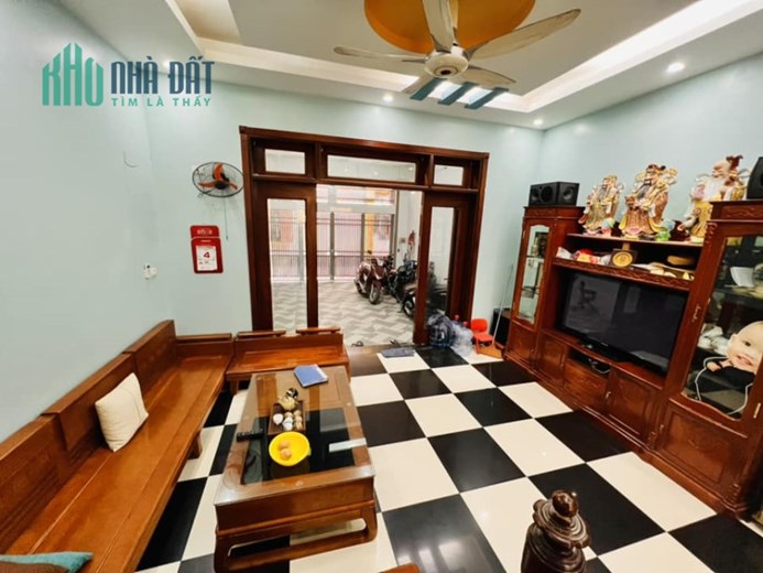 Bán nhà cạnh TH Ngọc Lâm, Oto chạy qua, 65 m2 , giá đẩu tư 4.1 tỷ