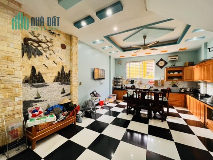 Bán nhà cạnh TH Ngọc Lâm, Oto chạy qua, 65 m2 , giá đẩu tư 4.1 tỷ