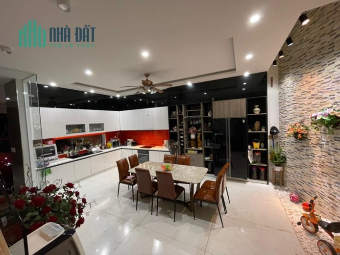 Bán nhà Mặt phố Nguyễn Văn Cừ, Long Biên, DT100m, 6 tầng, MT5.8m, KD, hơn 20 tỷ