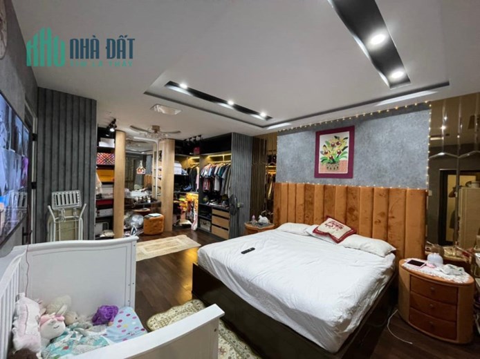 Bán nhà Mặt phố Nguyễn Văn Cừ, Long Biên, DT100m, 6 tầng, MT5.8m, KD, hơn 20 tỷ